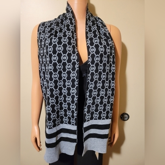 Michael Kors scarf NWT size 0/S black/gray/ silver color. - Picture 1 of 7